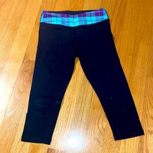 Lululemon Ivivva tank reversible leggings/ Capri girl size 6